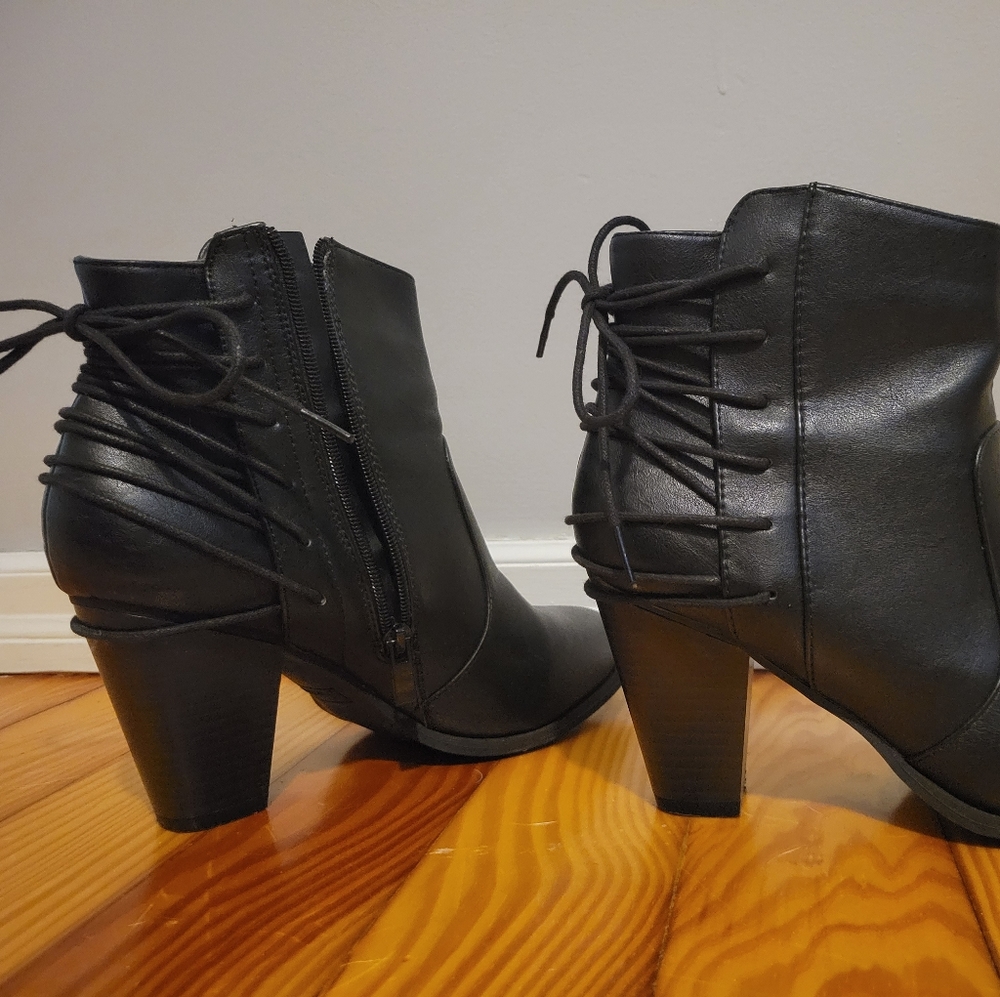 Tie back boot heels